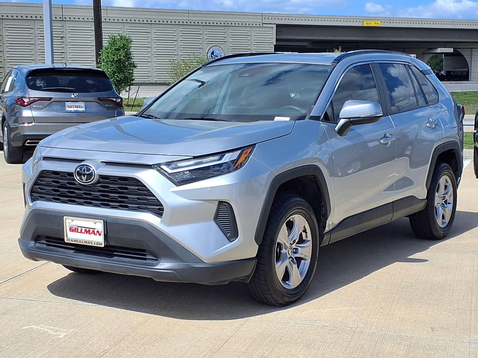 Used 2023 Toyota RAV4 XLE w/ Convenience Package image 4