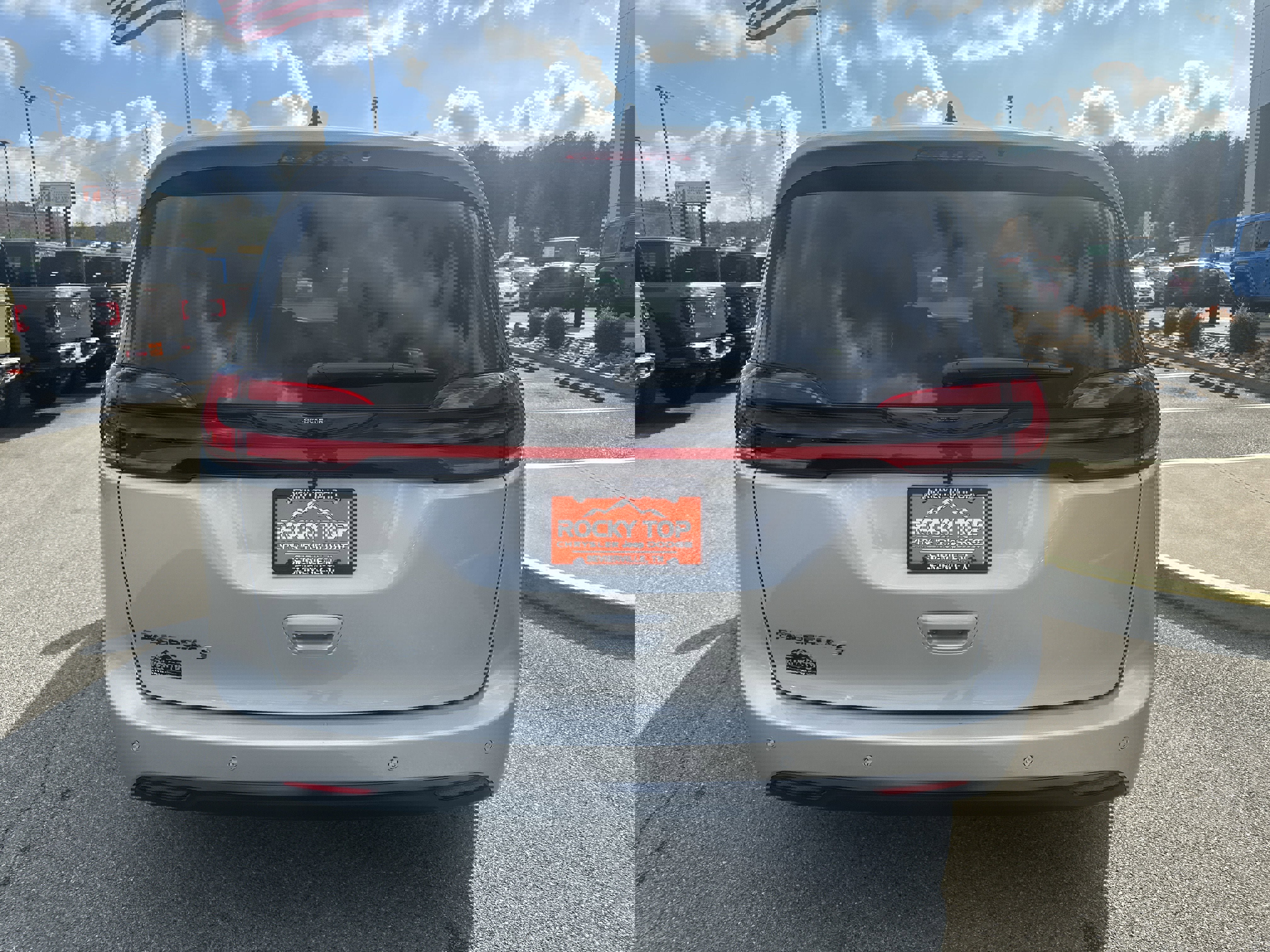 New 2026 Chrysler Pacifica Select image 8