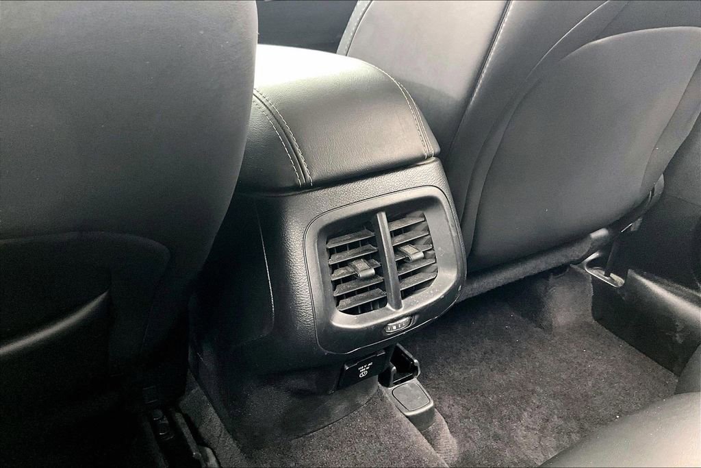 Used 2018 Jeep Cherokee Latitude Plus w/ Cold Weather Group AWD/4WD image 33