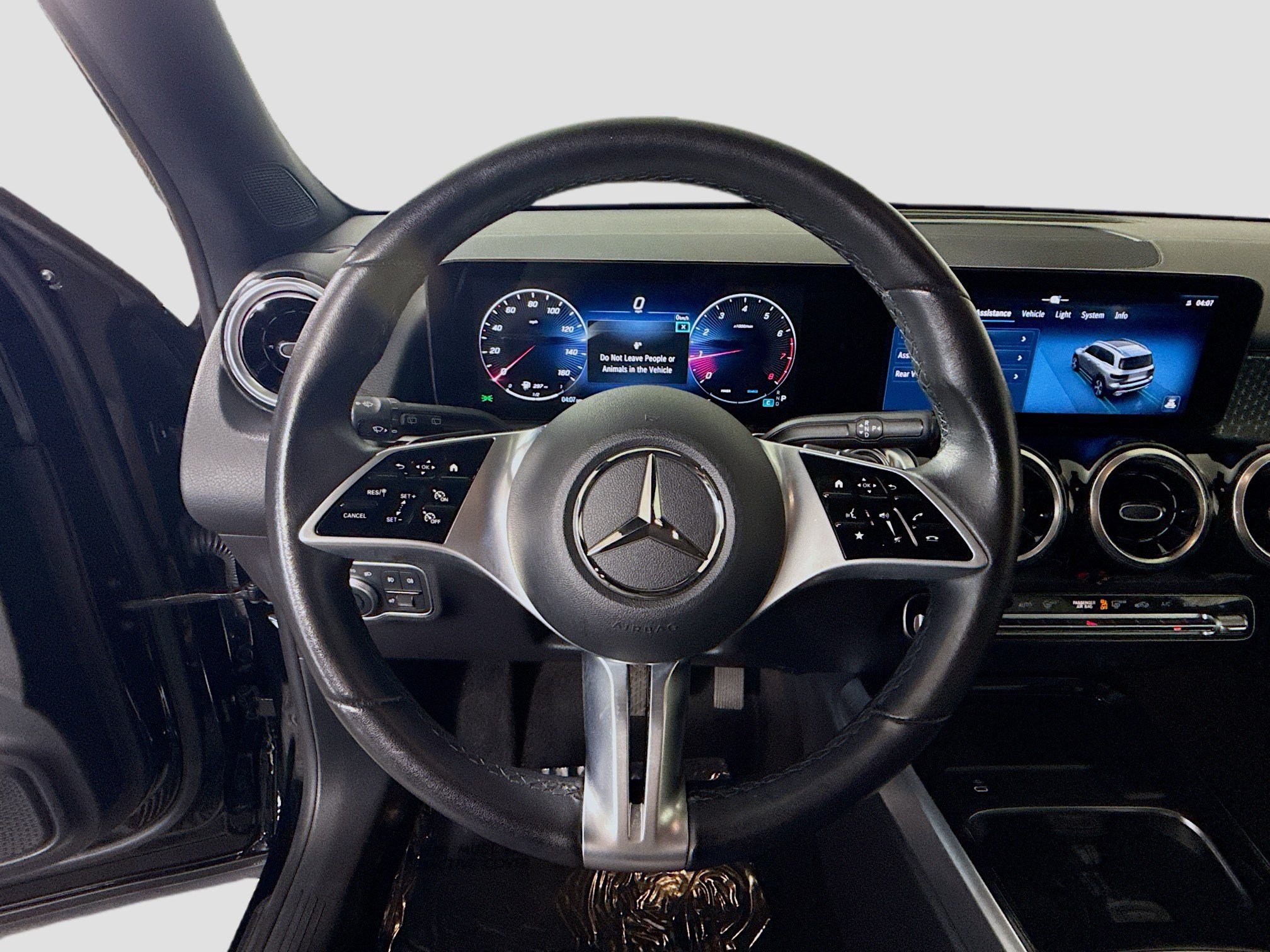Used 2025 Mercedes-Benz GLB 250 image 13