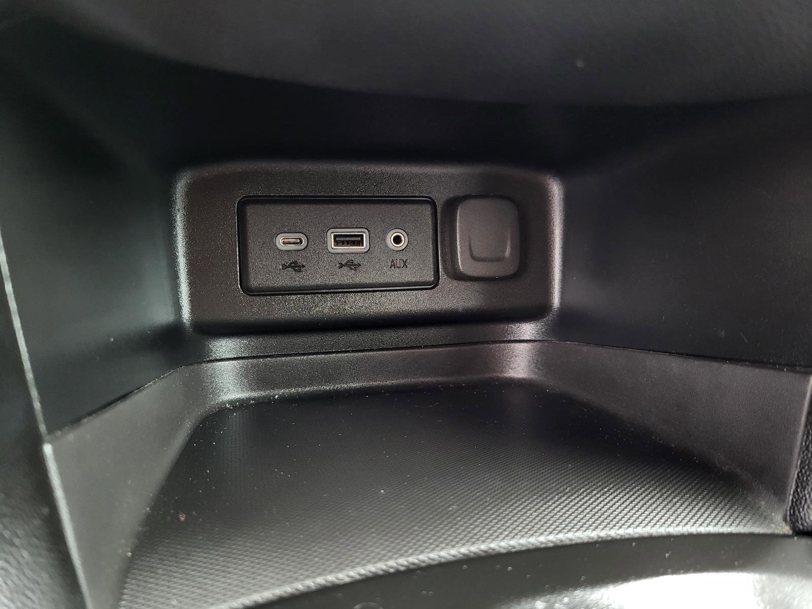 Used 2020 Chevrolet Equinox LT FWD image 23