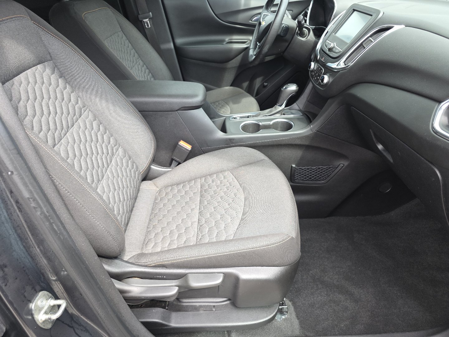 Used 2018 Chevrolet Equinox LT FWD image 19