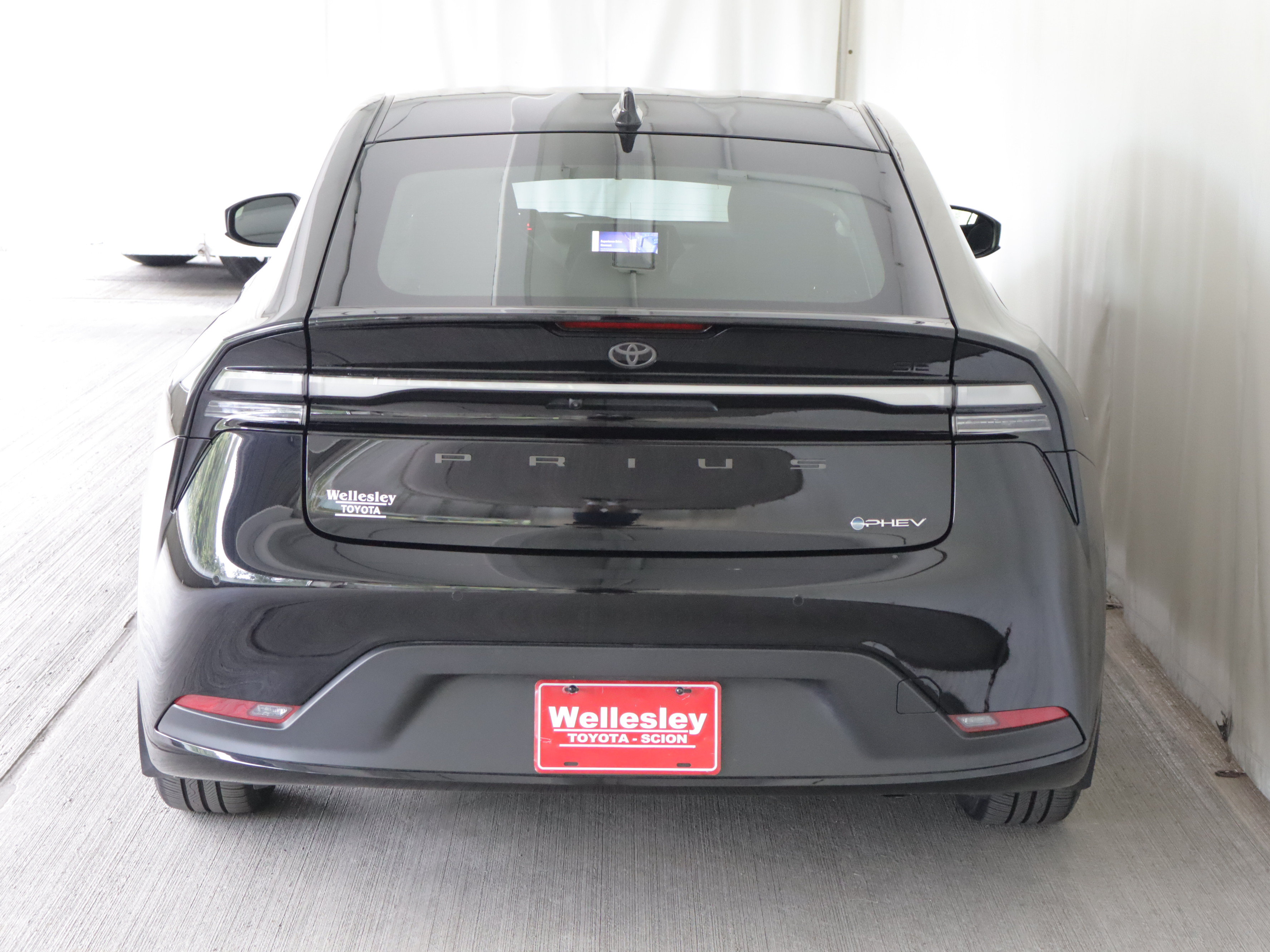 Used 2026 Toyota Prius Plug-In Hybrid FWD image 25