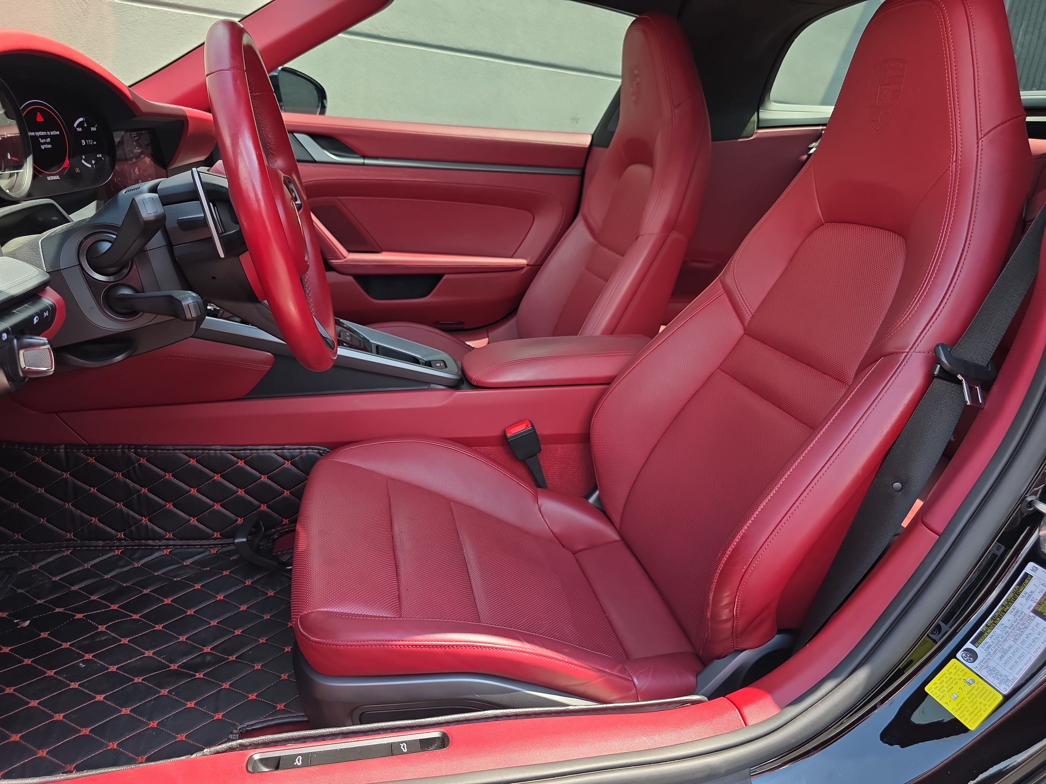 Certified 2024 Porsche 911 Targa 4 AWD/4WD image 5