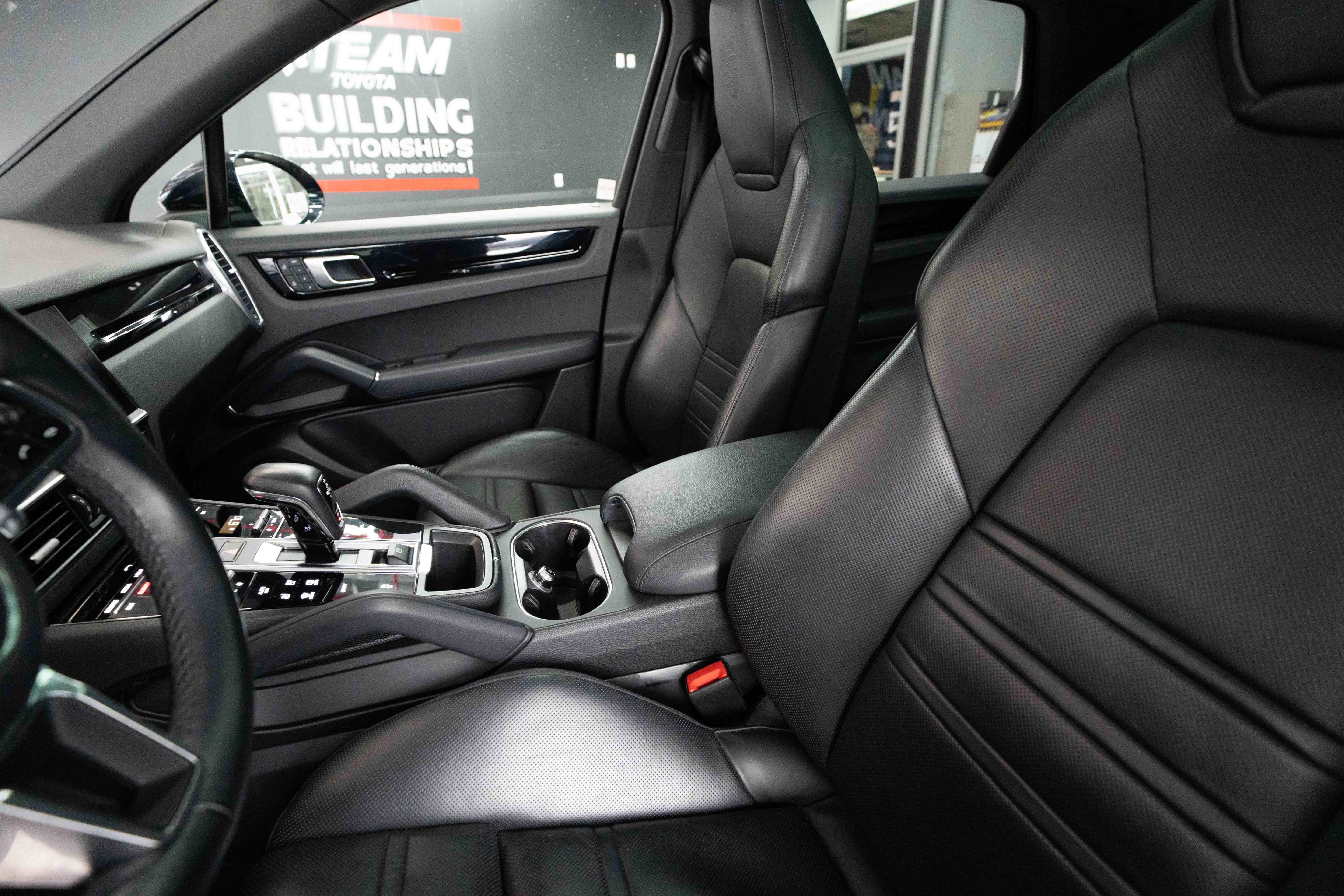 Used 2023 Porsche Cayenne image 10