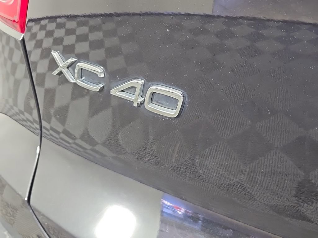 Certified 2024 Volvo XC40 B5 Plus w/ Climate Package image 7