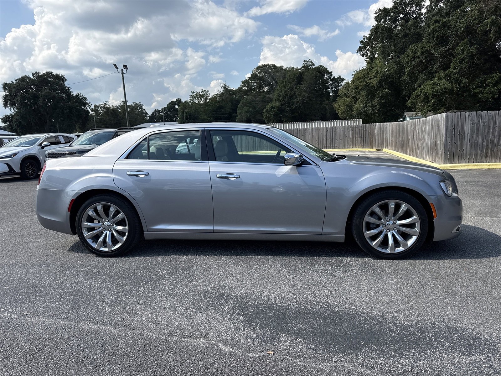 Used 2018 Chrysler 300 Limited w/ Safetytec Plus Group image 6