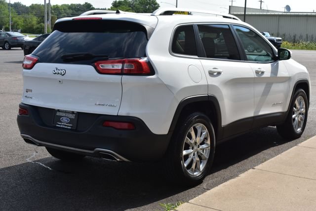 Used 2017 Jeep Cherokee Limited AWD/4WD image 10