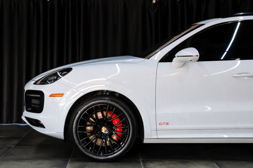 Used 2021 Porsche Cayenne GTS w/ Sport Chrono Package (8LH) AWD/4WD image 18