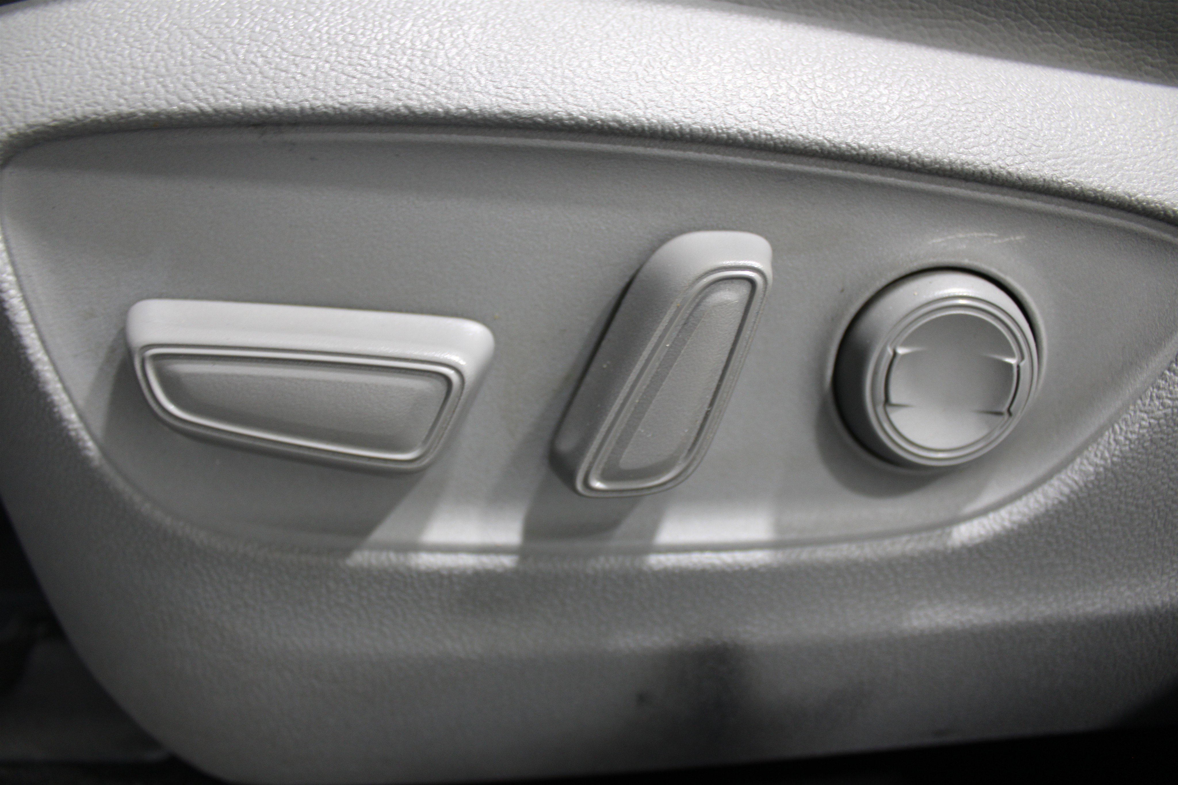 Used 2022 Toyota Highlander XLE image 4