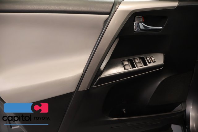 Used 2018 Toyota RAV4 XLE AWD/4WD image 9