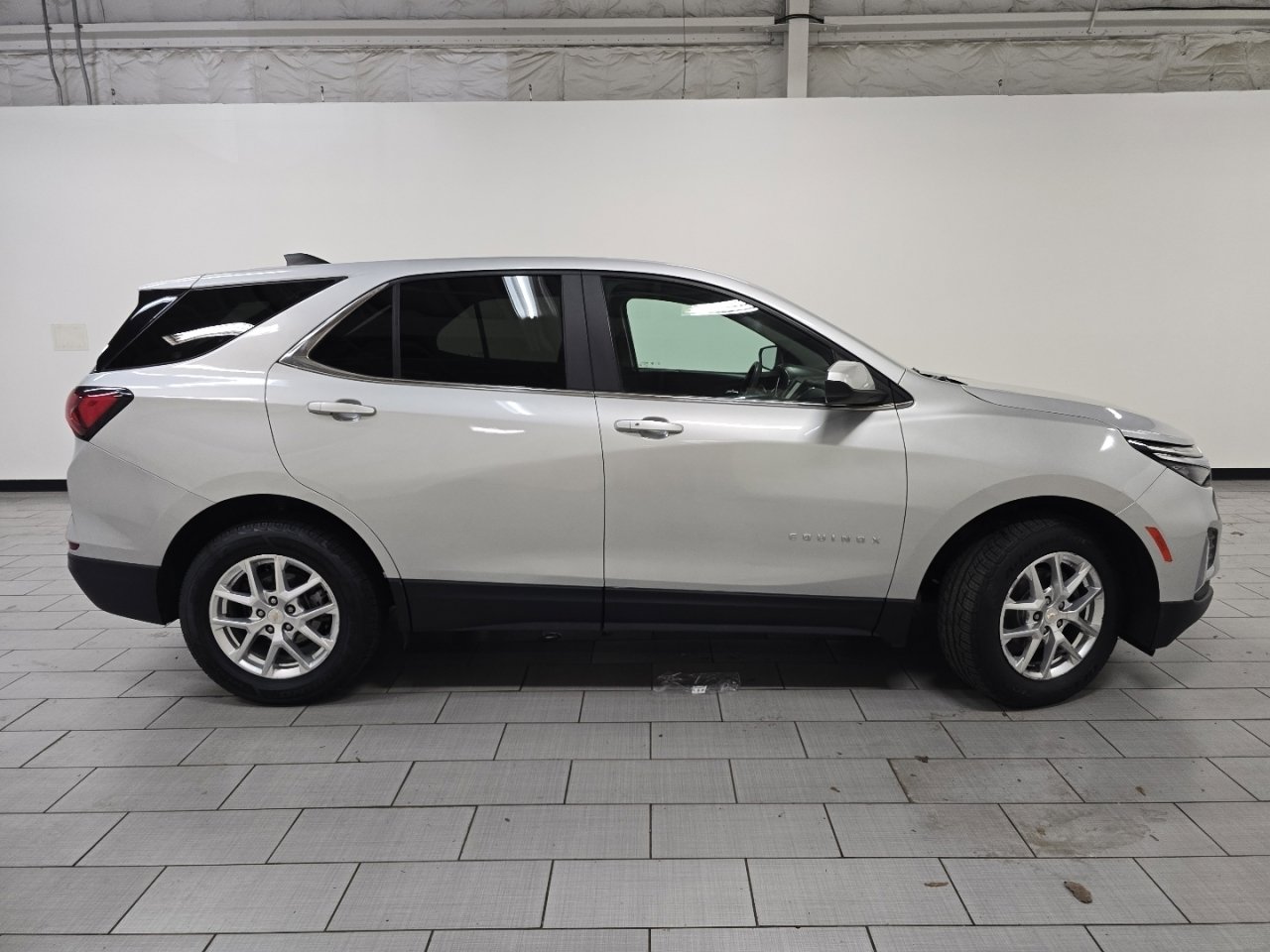 Used 2022 Chevrolet Equinox LT w/ LPO, Floor Liner Package FWD image 15