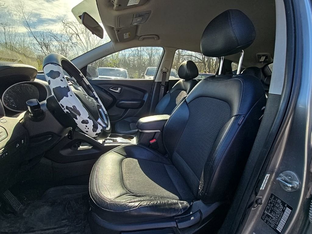 Used 2010 Hyundai Tucson GLS image 14