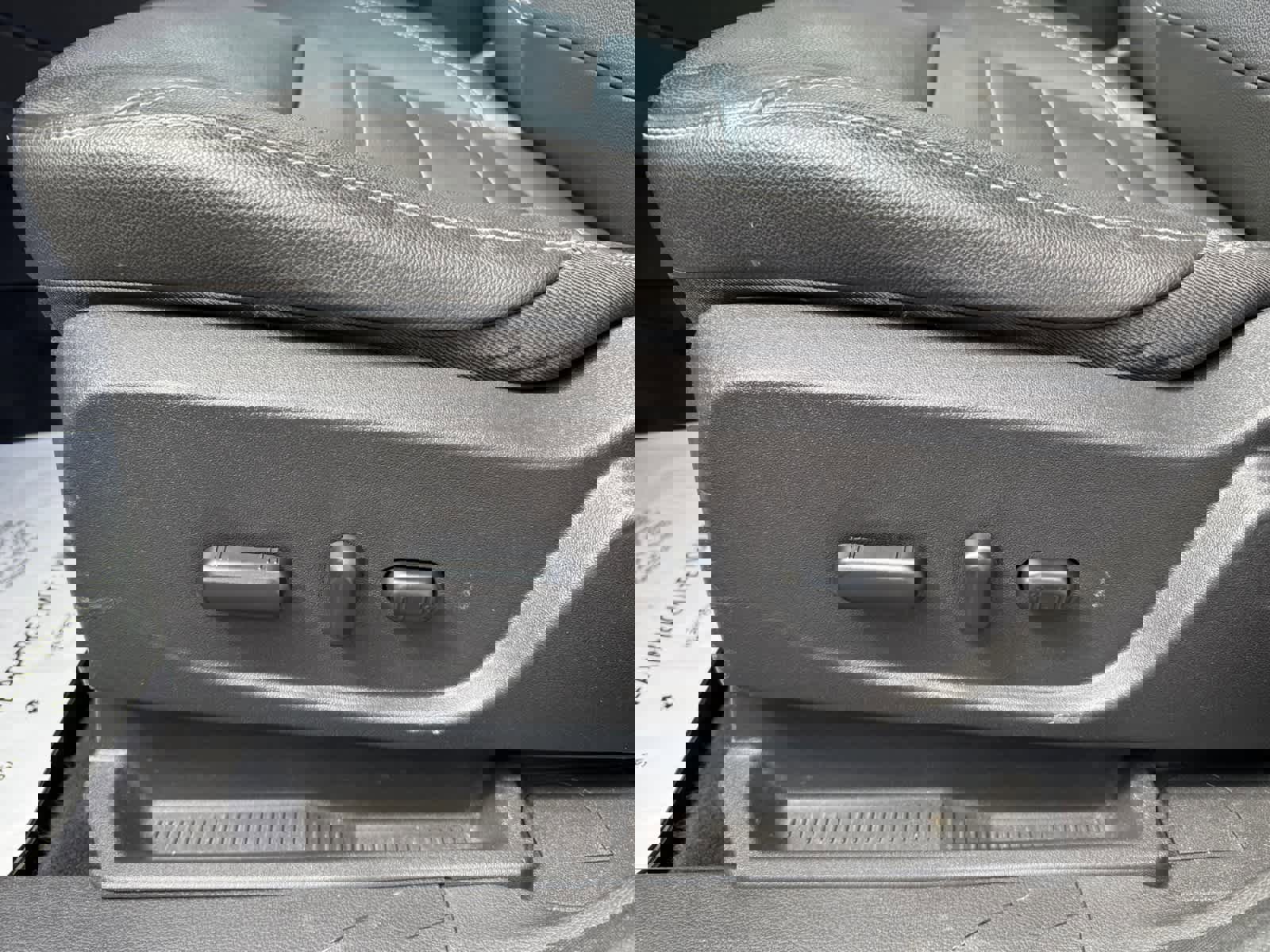 Used 2014 Ford Escape Titanium w/ Equipment Group 401A AWD/4WD image 17