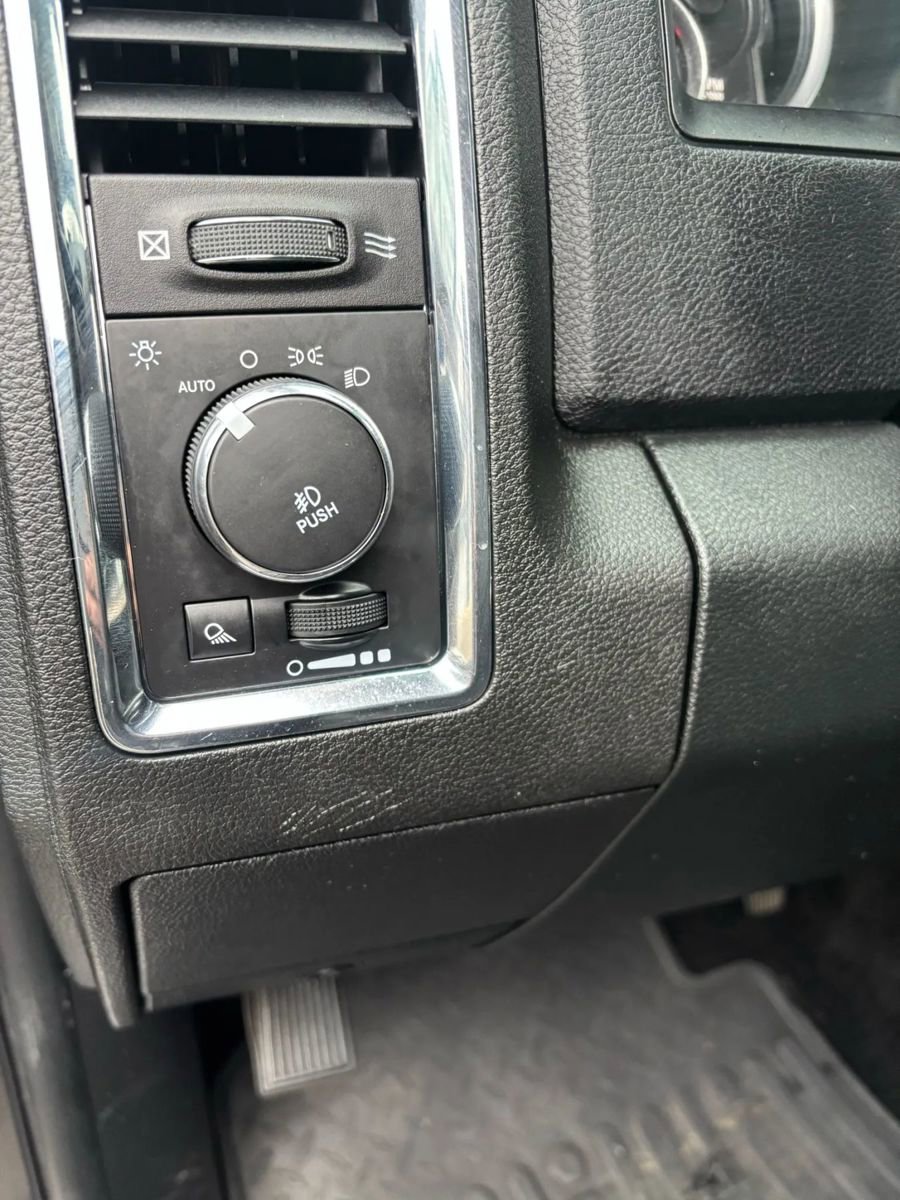 Used 2015 RAM 1500 Laramie w/ Convenience Group image 22