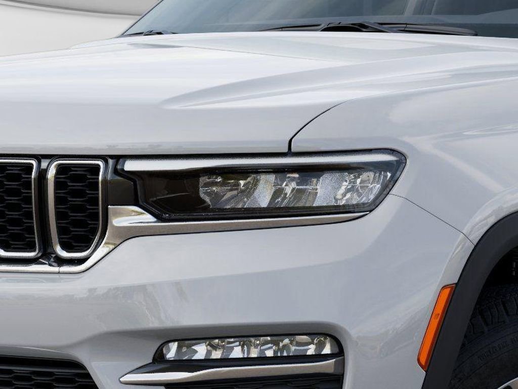 New 2025 Jeep Grand Cherokee Limited w/ Trailer Tow Package AWD/4WD image 10