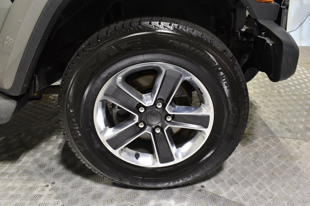 Used 2018 Jeep Wrangler Unlimited Sahara w/ Cold Weather Group image 38
