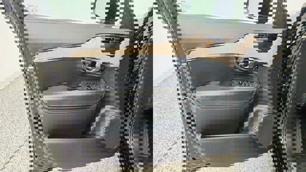 Used 2021 Volvo XC90 T6 Inscription w/ Climate Package image 11