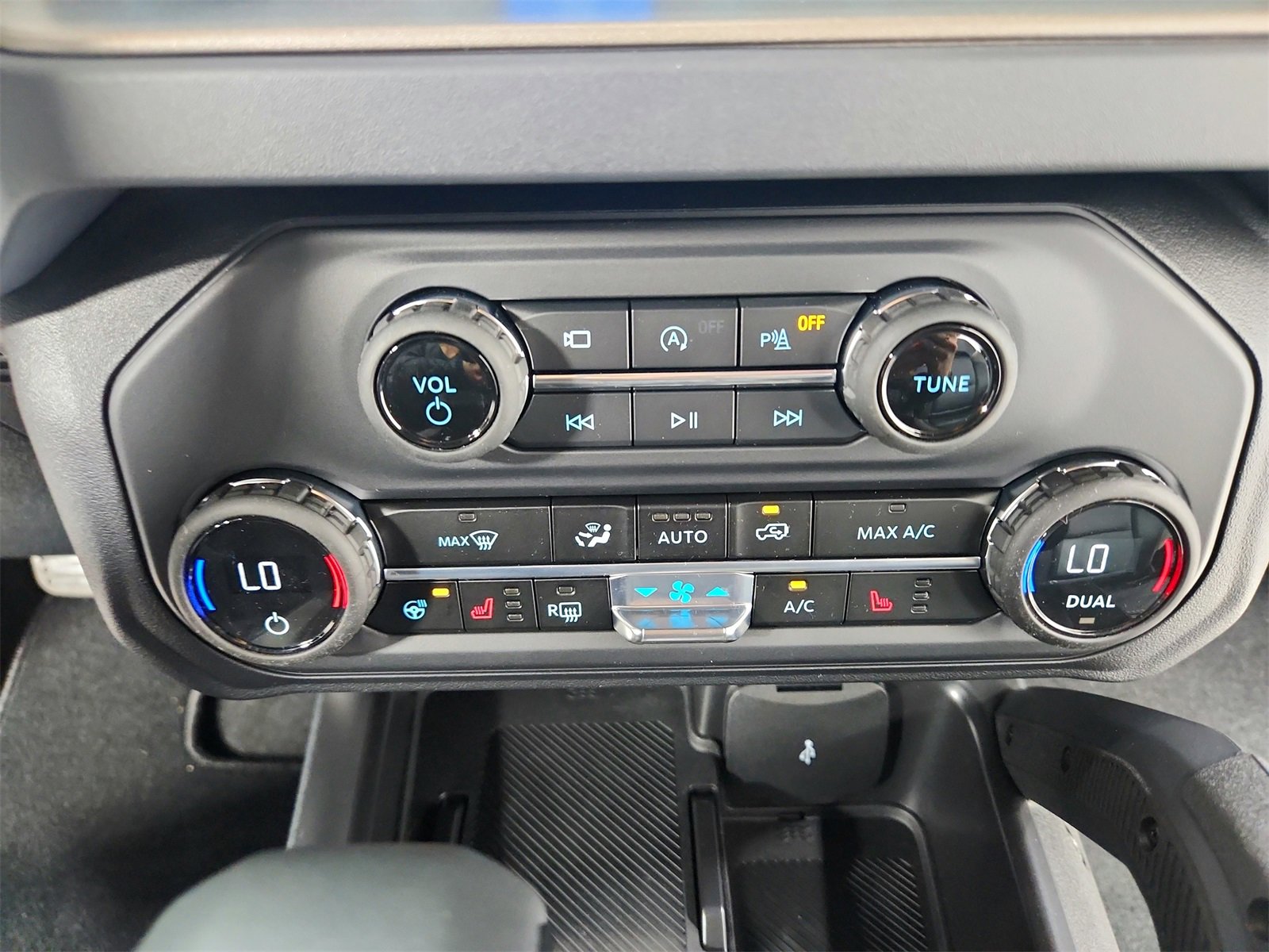 New 2025 Ford Bronco Outer Banks w/ Sasquatch Package image 32