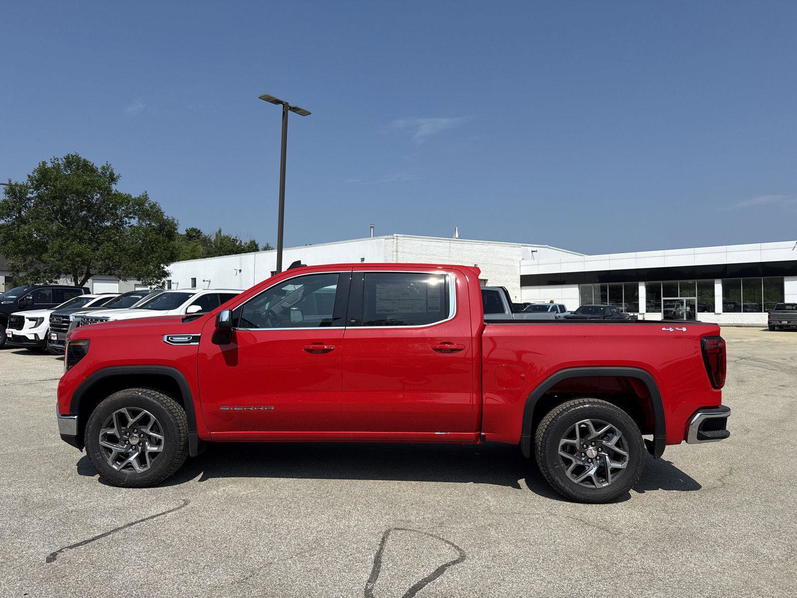 New 2025 GMC Sierra 1500 SLE image 16