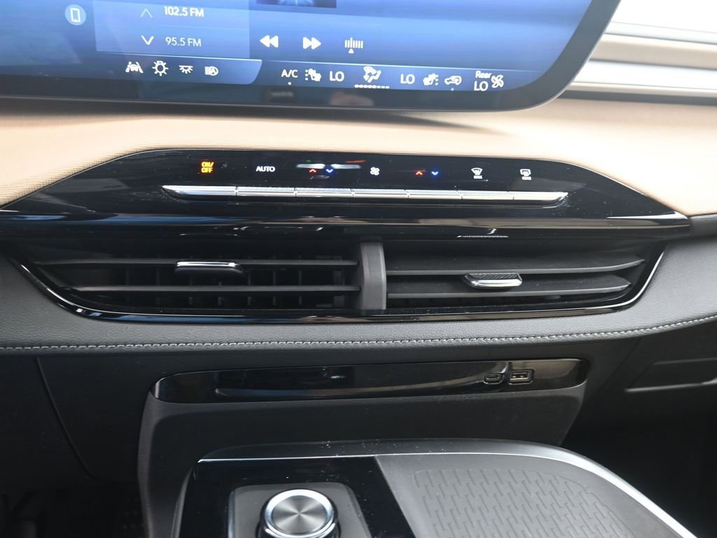 Used 2025 Buick Enclave Preferred image 11