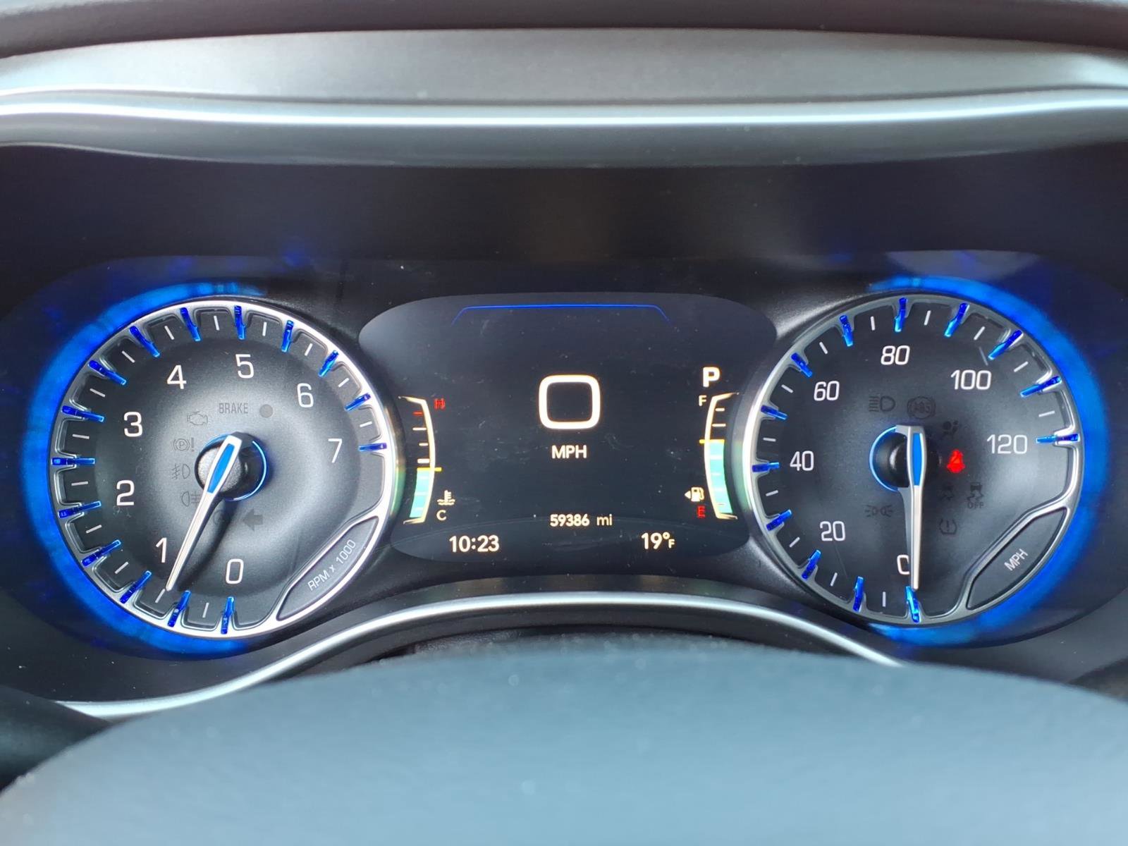 Used 2023 Chrysler Pacifica Touring-L image 20