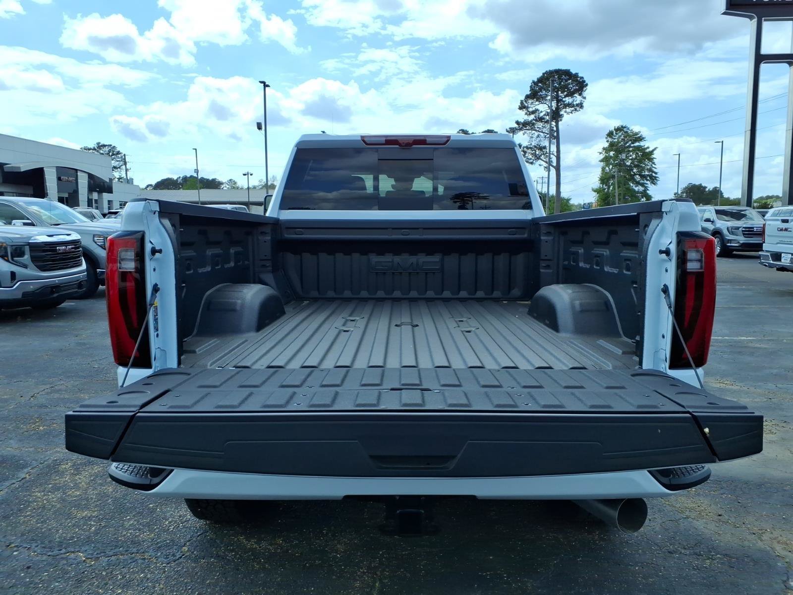 New 2026 GMC Sierra 2500 Denali Ultimate AWD/4WD image 7