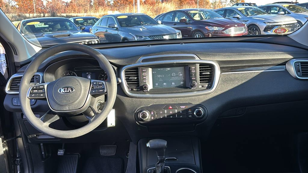 Used 2019 Kia Sorento LX image 12