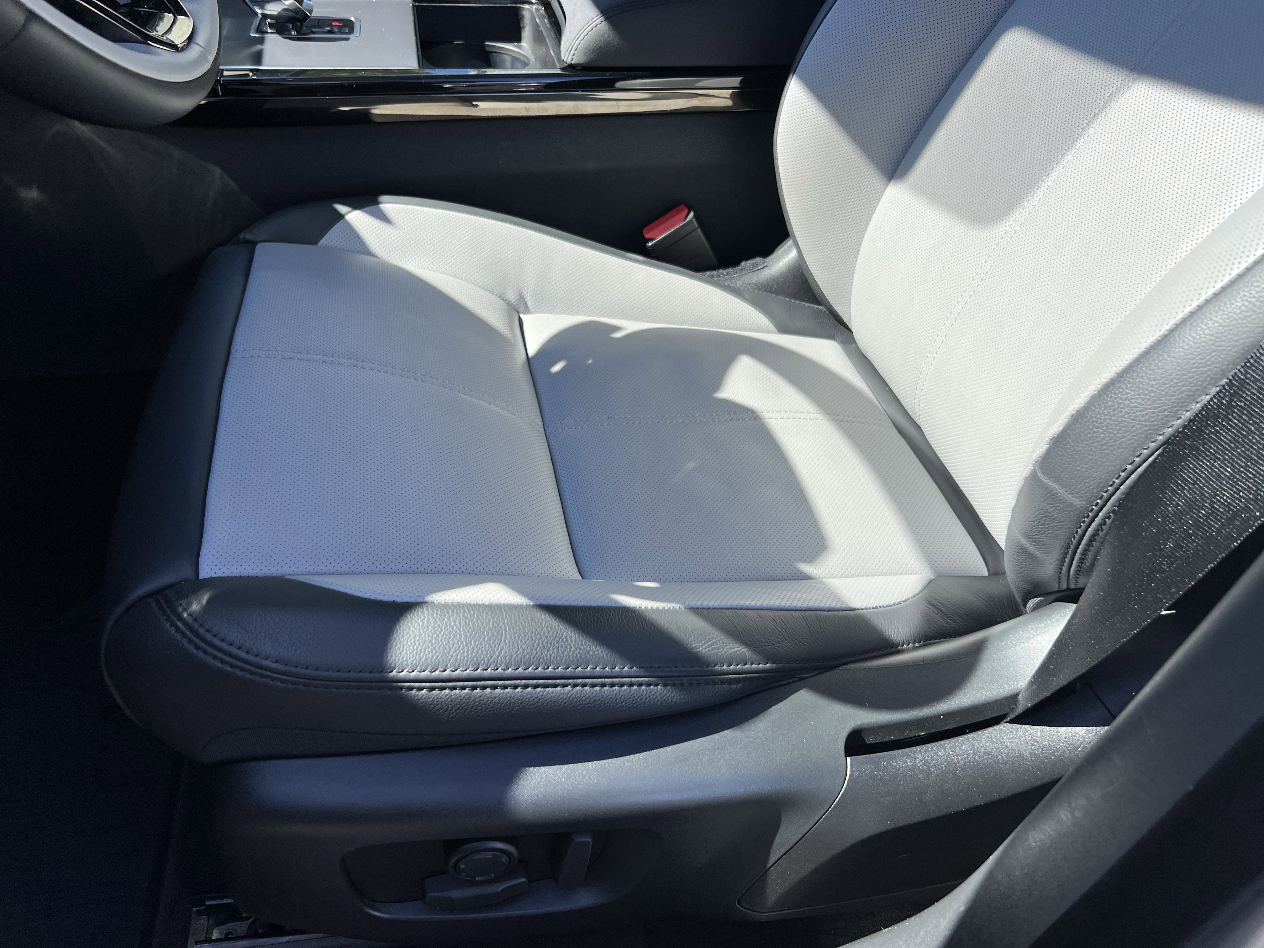 Used 2024 Land Rover Range Rover Velar Dynamic SE image 18