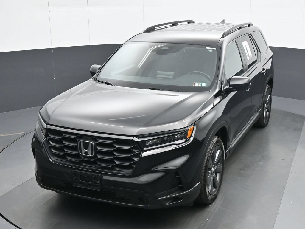 Used 2025 Honda Pilot Sport image 17