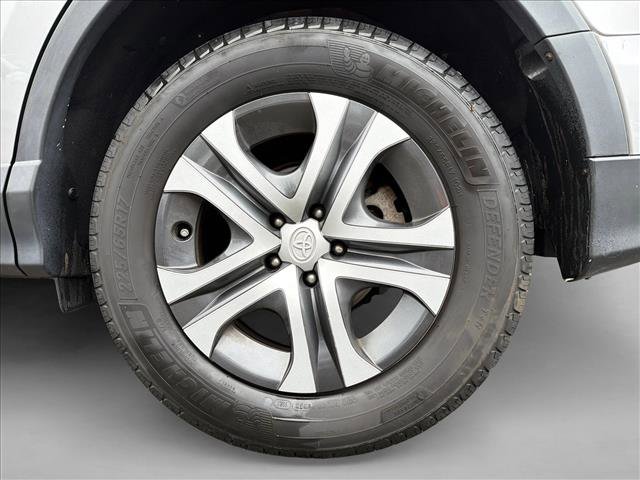 Used 2017 Toyota RAV4 LE image 9