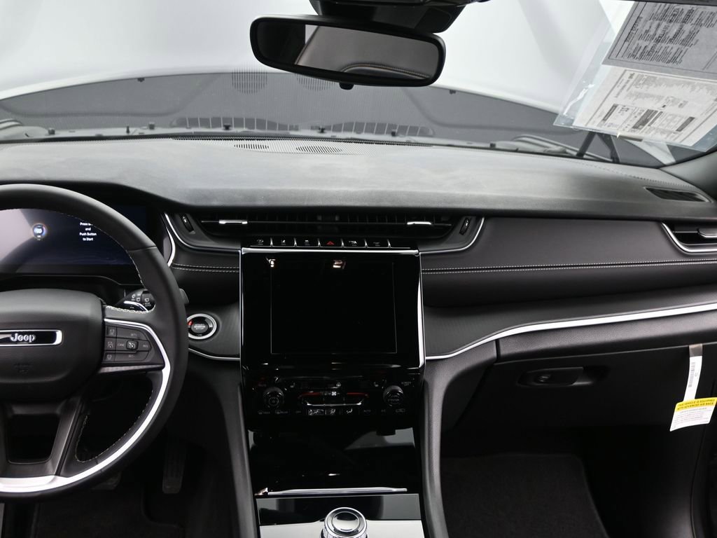 Used 2024 Jeep Grand Cherokee Altitude image 24