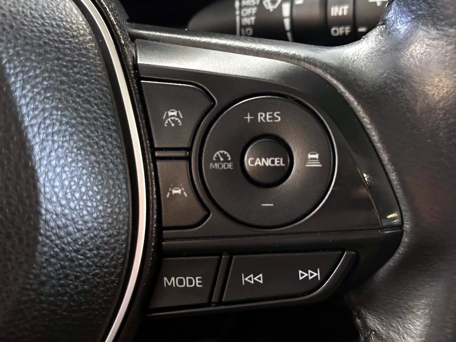 Used 2023 Toyota Corolla Cross XLE w/ Convenience Package AWD/4WD image 23