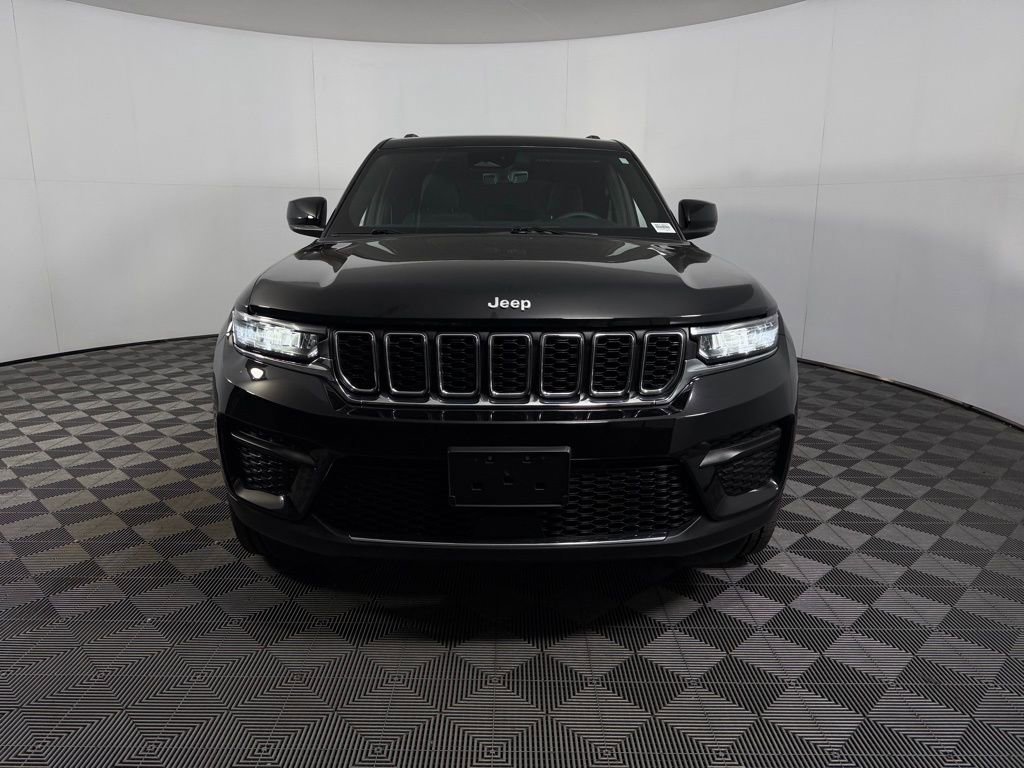 Used 2025 Jeep Grand Cherokee Laredo w/ Luxury Tech Group I image 5