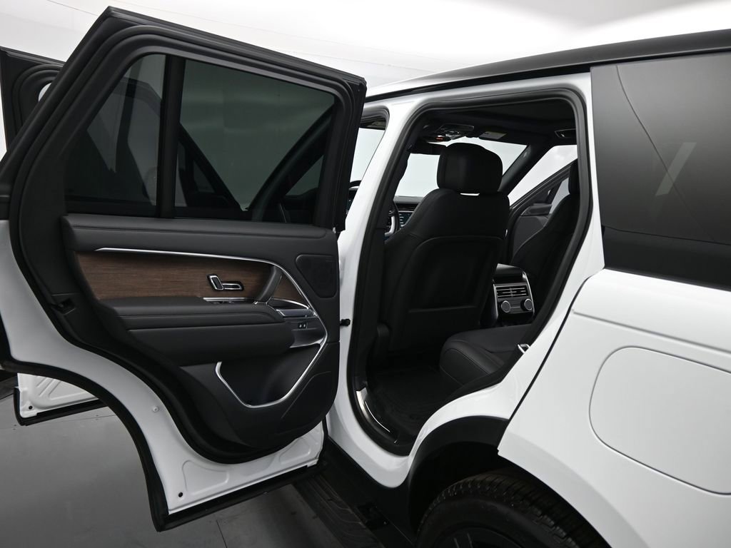 Used 2025 Land Rover Range Rover SE image 15
