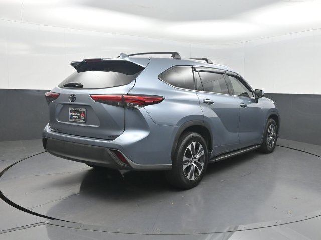 Used 2022 Toyota Highlander XLE FWD image 27
