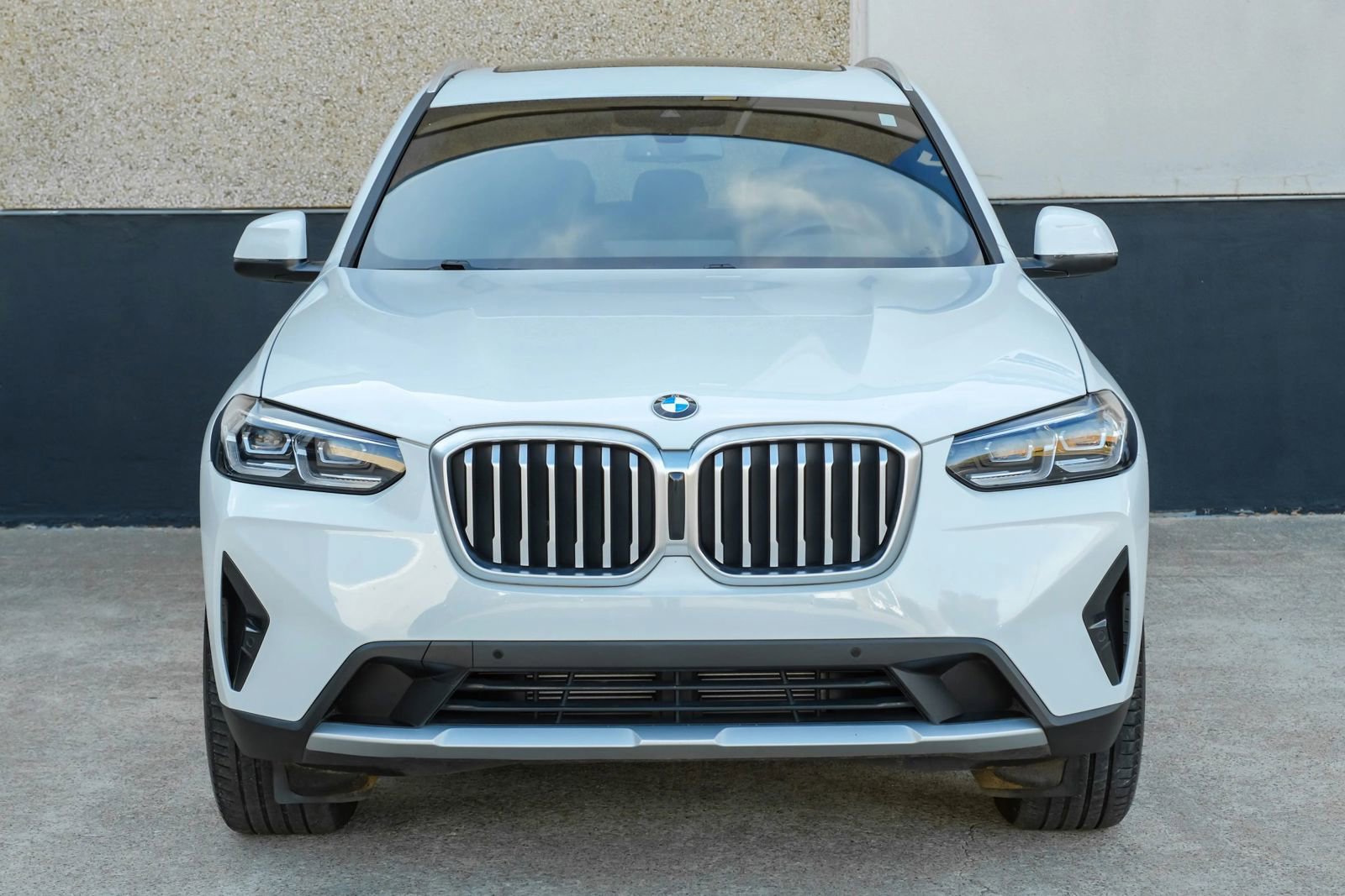 Used 2023 BMW X3 xDrive30i w/ Premium Package w/ZPA AWD/4WD image 2