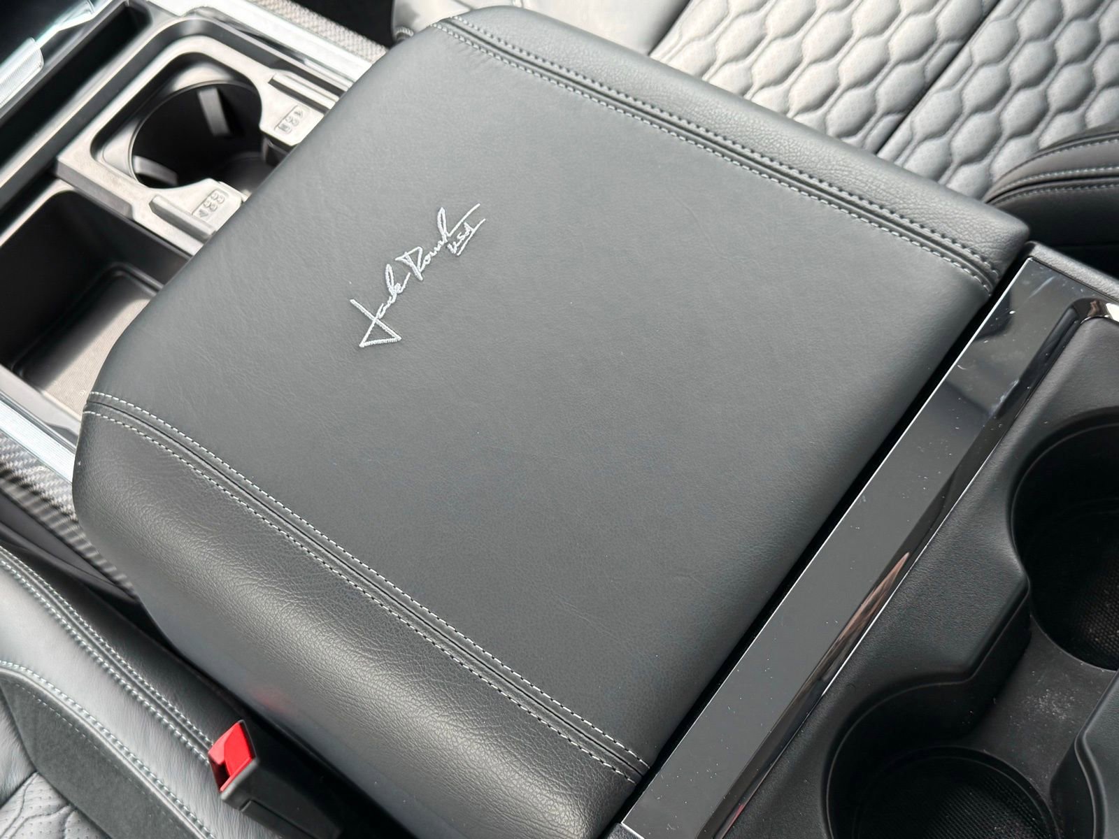 New 2026 Ford F250 Lariat w/ Black Appearance Package image 31