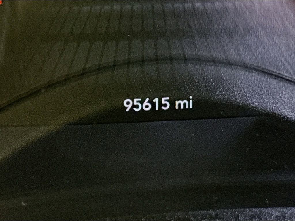 Used 2016 Dodge Challenger SXT image 13