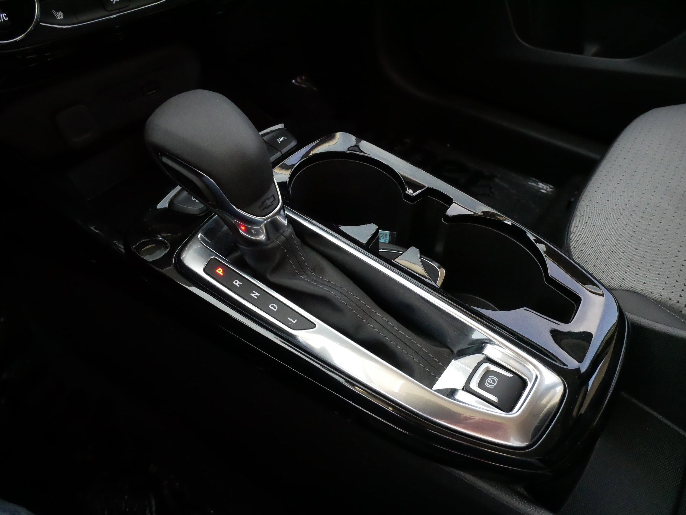 Used 2025 Chevrolet Trax LT w/ LT Convenience Package image 24