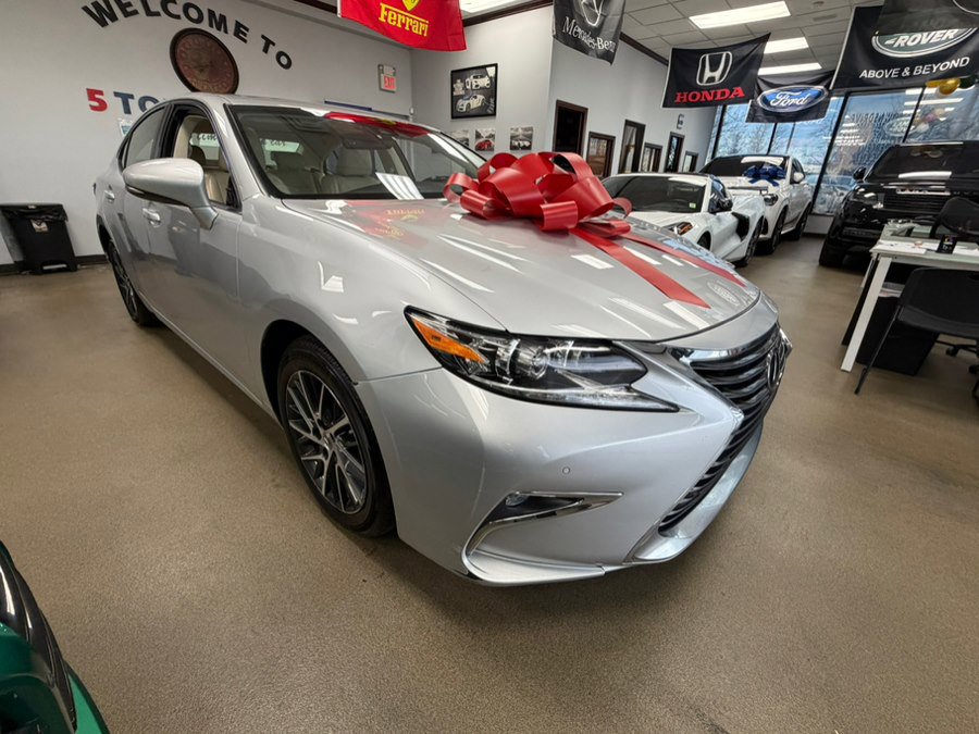 Used 2016 Lexus ES 350 w/ Luxury Package w/Wood Trim image 10