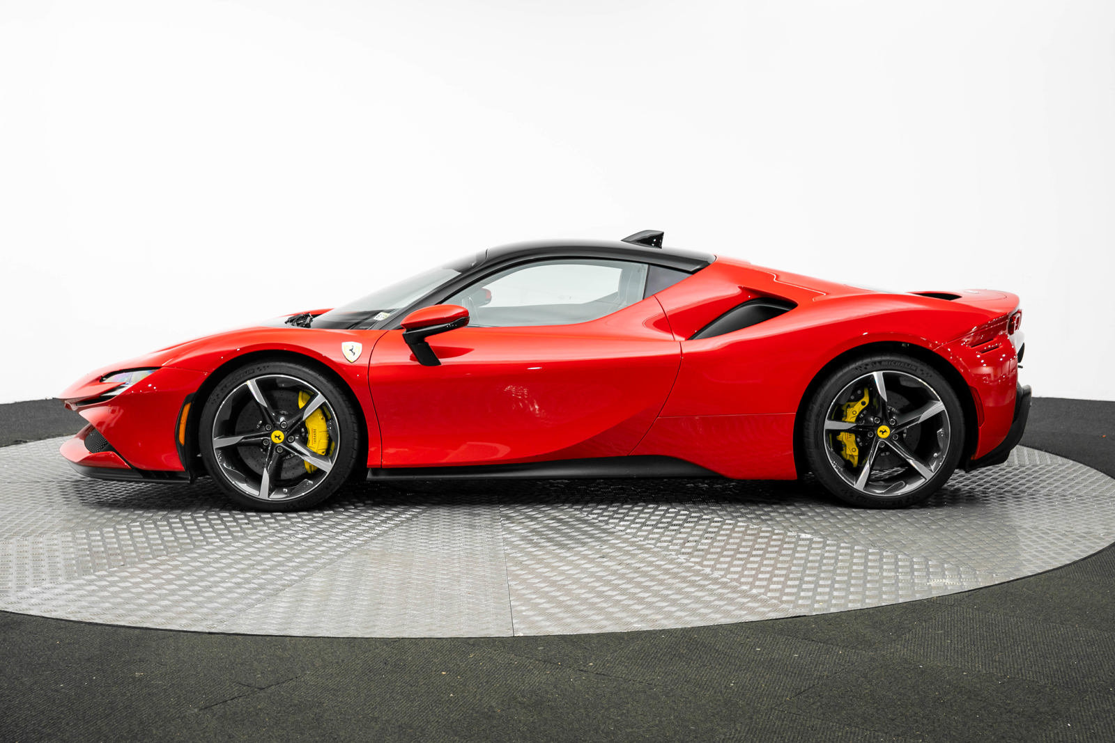 Certified 2022 Ferrari SF90 Stradale image 3