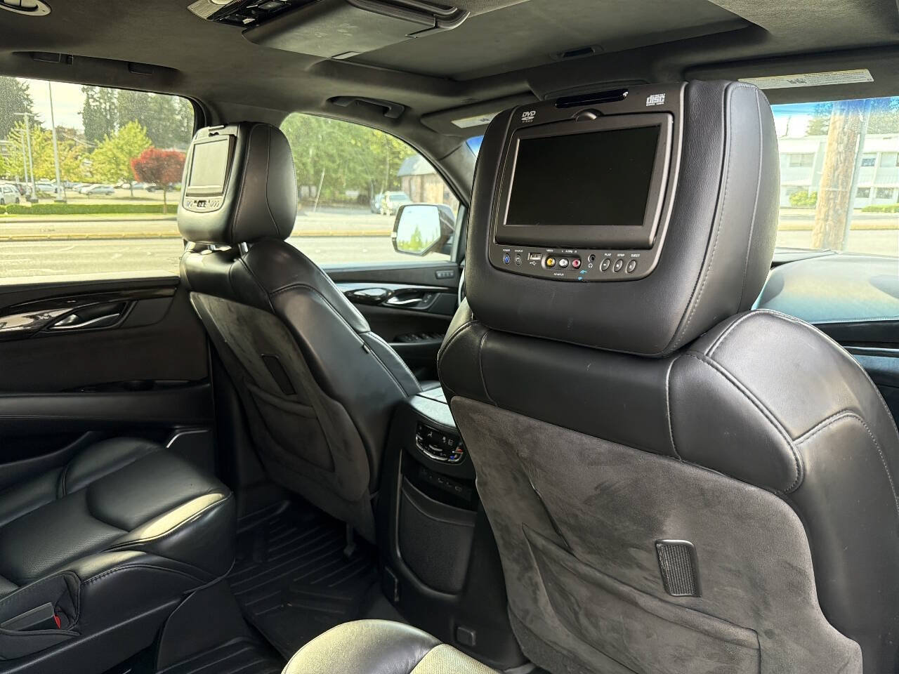 Used 2018 Cadillac Escalade Platinum AWD/4WD image 24