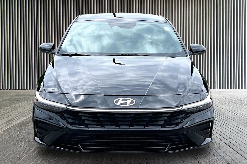 Certified 2025 Hyundai Elantra SEL FWD image 4