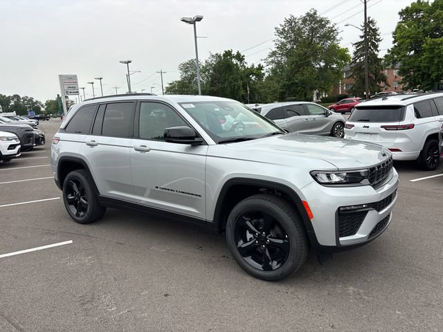 New 2026 Jeep Grand Cherokee Limited w/ Limited Altitude Package AWD/4WD image 2