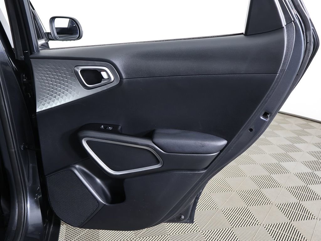 Used 2025 Kia Soul LX w/ LX Technology Package FWD image 24