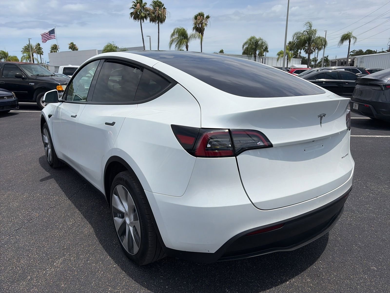 Used 2023 Tesla Model Y Long Range AWD/4WD image 5