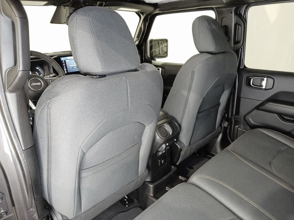 Used 2025 Jeep Wrangler Unlimited Sahara image 14