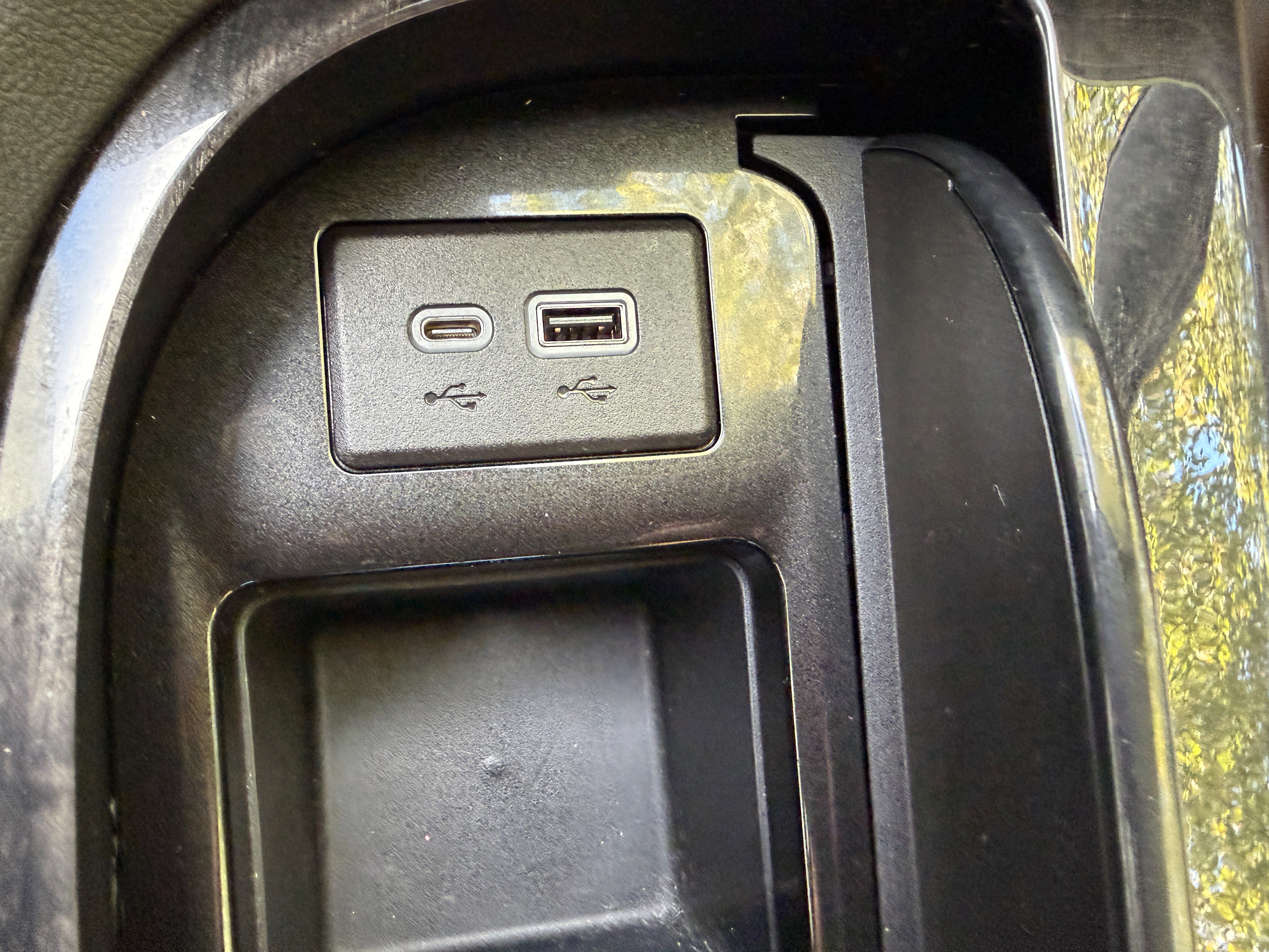 Used 2021 Cadillac Escalade ESV Premium Luxury w/ LPO, Illumination Package image 36