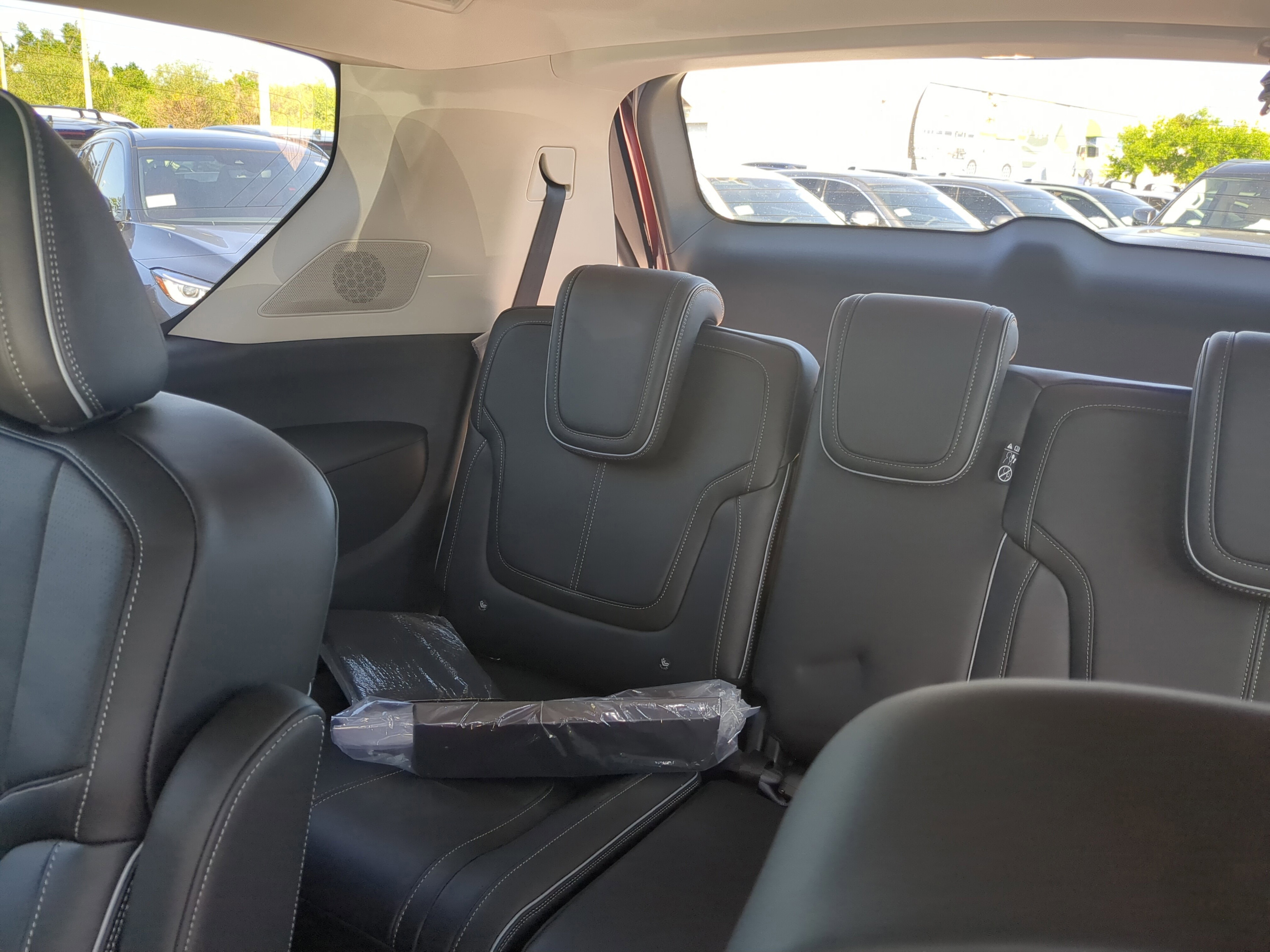 New 2025 INFINITI QX80 Sensory image 20